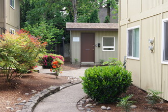 Cedar Crest apartments in Salem, OR - Building Photo - Building Photo