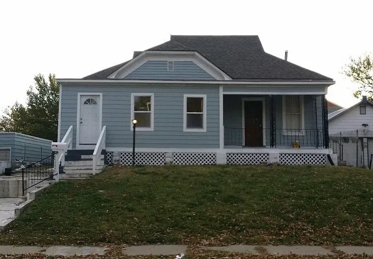 829 Sherman St in Salina, KS - Building Photo