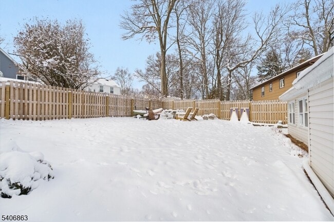 11 Longview Trail E in Denville, NJ - Building Photo - Building Photo