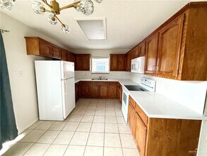 9 N 8th St in McAllen, TX - Building Photo - Building Photo