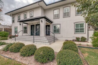 488 E Olmos Dr in San Antonio, TX - Building Photo - Building Photo