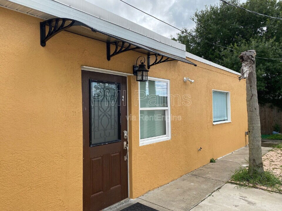 4860 82nd Ave N in Pinellas Park, FL - Foto de edificio