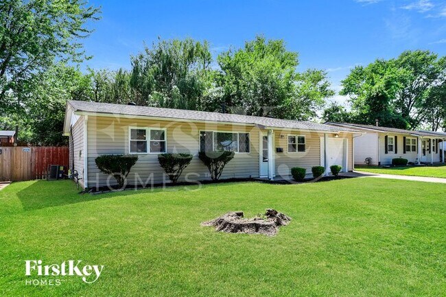 508 Saratoga Ln in Hazelwood, MO - Foto de edificio - Building Photo