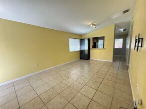 7921 NW 6th St in Pembroke Pines, FL - Building Photo - Building Photo