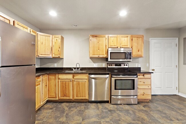 525 W Hutchison St in San Marcos, TX - Building Photo - Building Photo