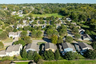 Crown Creek in Omaha, NE - Foto de edificio - Building Photo