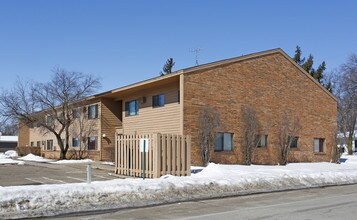 Winsted Park Apartments in Winsted, MN - Building Photo - Building Photo