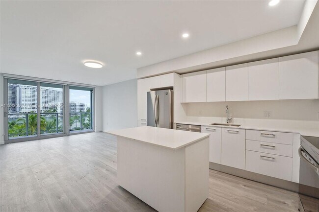 1500 Bay Rd, Unit N-0309 in Miami Beach, FL - Building Photo - Building Photo