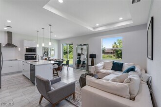 2013 Inglewood Cir in La Belle, FL - Building Photo - Building Photo