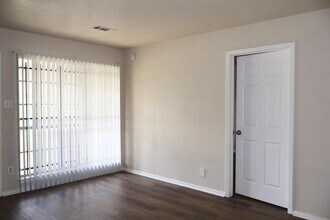 6415 Heath St in Houston, TX - Foto de edificio - Building Photo