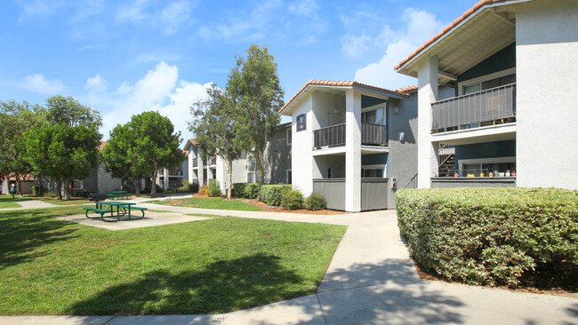 Siena Terrace in Lake Forest, CA - Building Photo - Building Photo