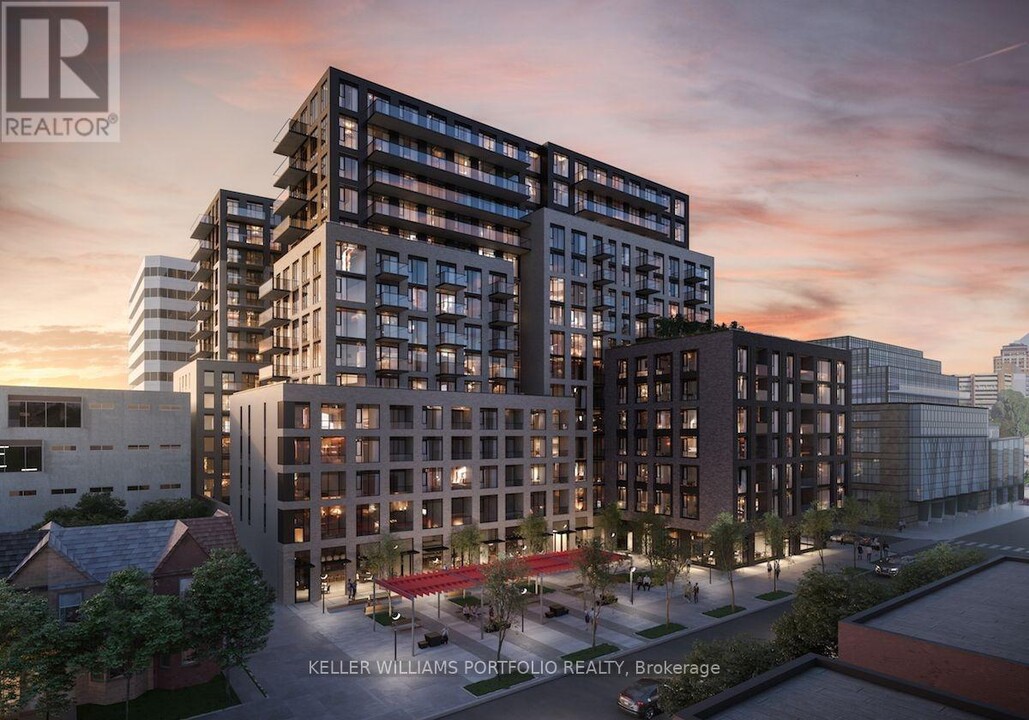 543-543 Richmond St W in Toronto, ON - Building Photo