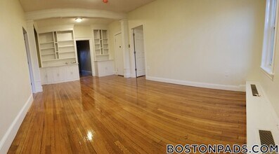724 Washington St in Brookline, MA - Building Photo - Building Photo