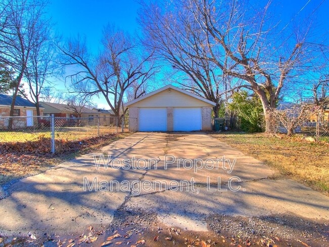 2101 Westchester Dr in The Village, OK - Building Photo - Building Photo