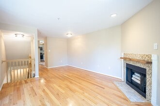 116 Woodridge Pl in Laurel, MD - Building Photo - Building Photo