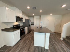 4919 Chapin Mesa Ave in Enterprise, NV - Building Photo - Building Photo