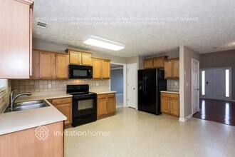 1025 Levista Dr, Unit 3-114 in Locust Grove, GA - Foto de edificio - Building Photo