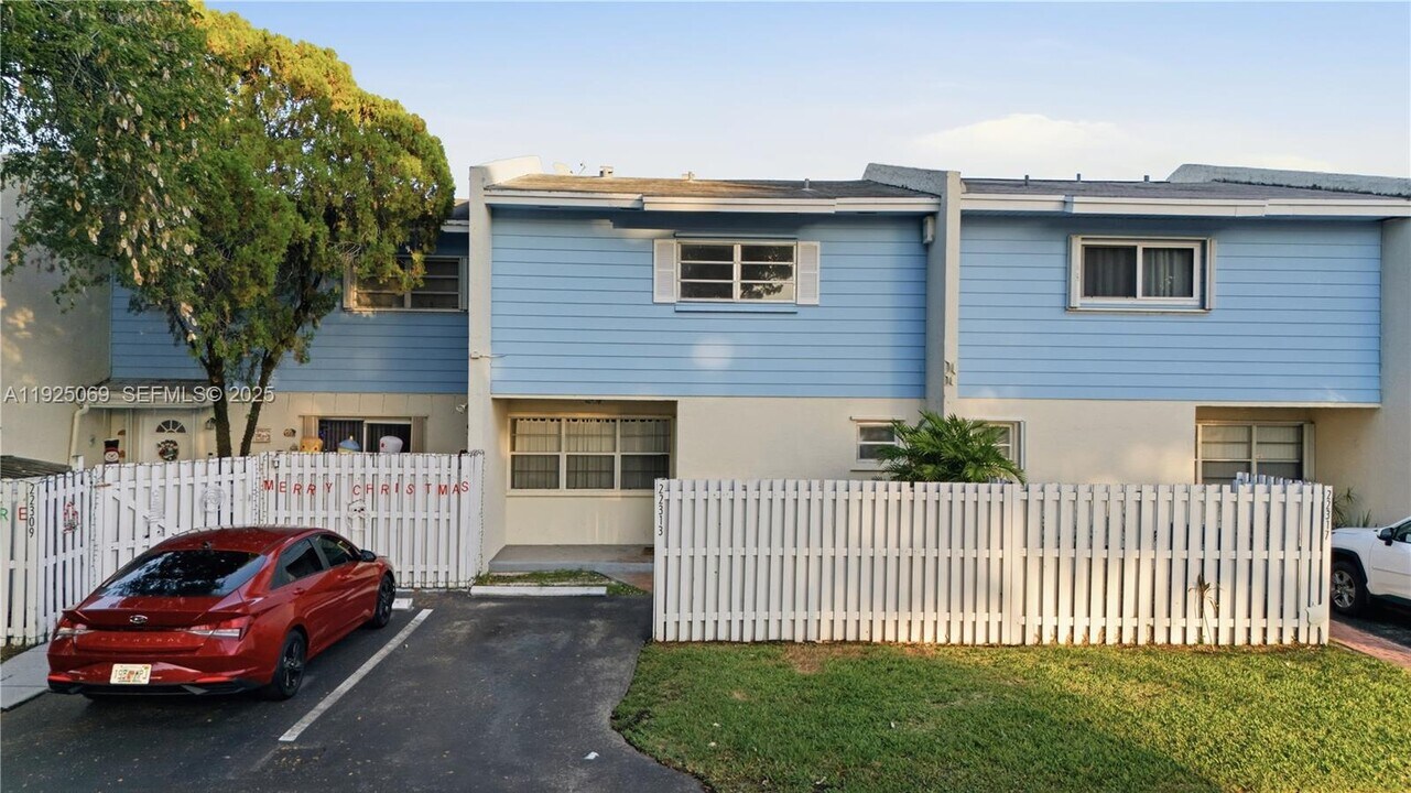 22313 SW 103rd Ct in Cutler Bay, FL - Building Photo