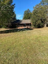 1018 Cothran Cir in Anderson, SC - Building Photo