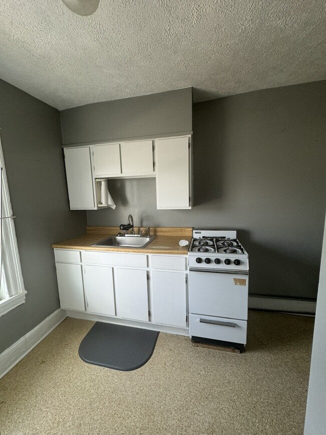 8394 W Main St, Unit 2 in Marshall, VA - Foto de edificio - Building Photo