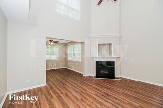 13510 Delstone Dr in Huntersville, NC - Foto de edificio - Building Photo