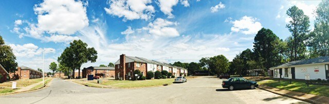 Oakshire Downs Apartments and Townhomes in Memphis, TN - Building Photo - Building Photo