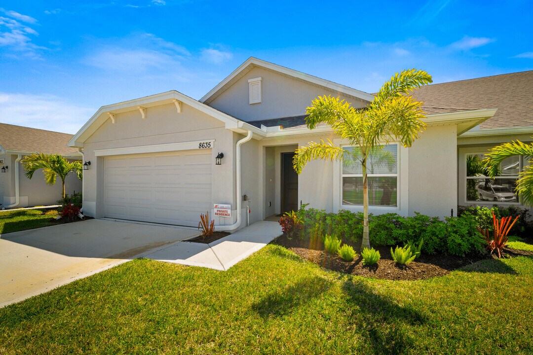 8635 Modeno St in Fort Pierce, FL - Building Photo