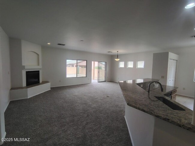 77 E Calle Trona in Green Valley, AZ - Building Photo - Building Photo