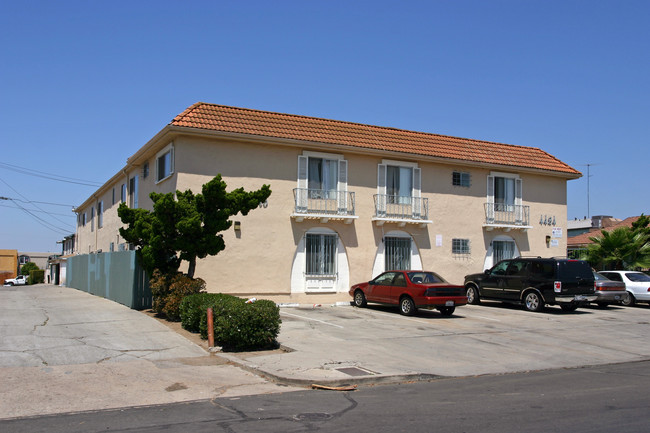 El Camino Apartments in San Diego, CA - Building Photo - Building Photo