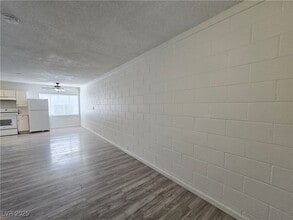 2913 Stewart Ave in Las Vegas, NV - Building Photo - Building Photo