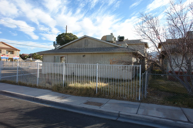 1680 Mary Jane Dr in Las Vegas, NV - Building Photo - Building Photo