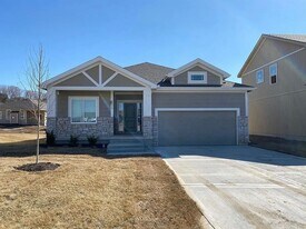 6713 Prairie Ln in Parkville, MO - Building Photo