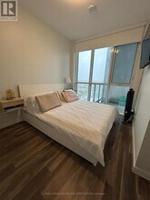 2087 Fairview St in Burlington, ON - Building Photo - Building Photo