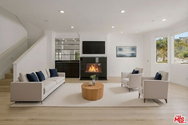 668 Palisades Dr in Los Angeles, CA - Building Photo - Building Photo