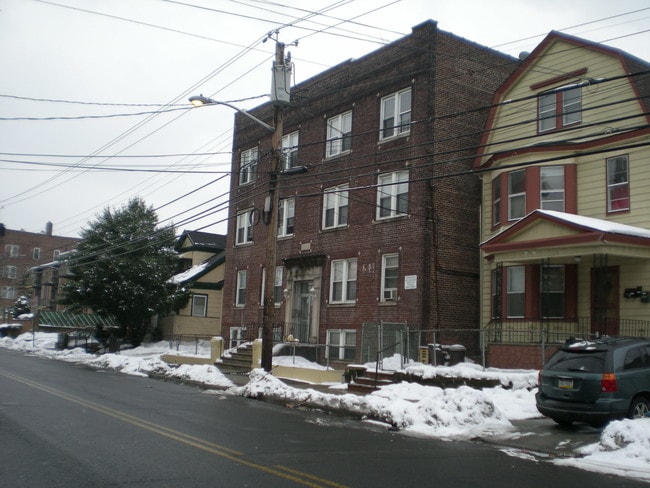 493-495 Stuyvesant Ave in Irvington, NJ - Building Photo - Building Photo