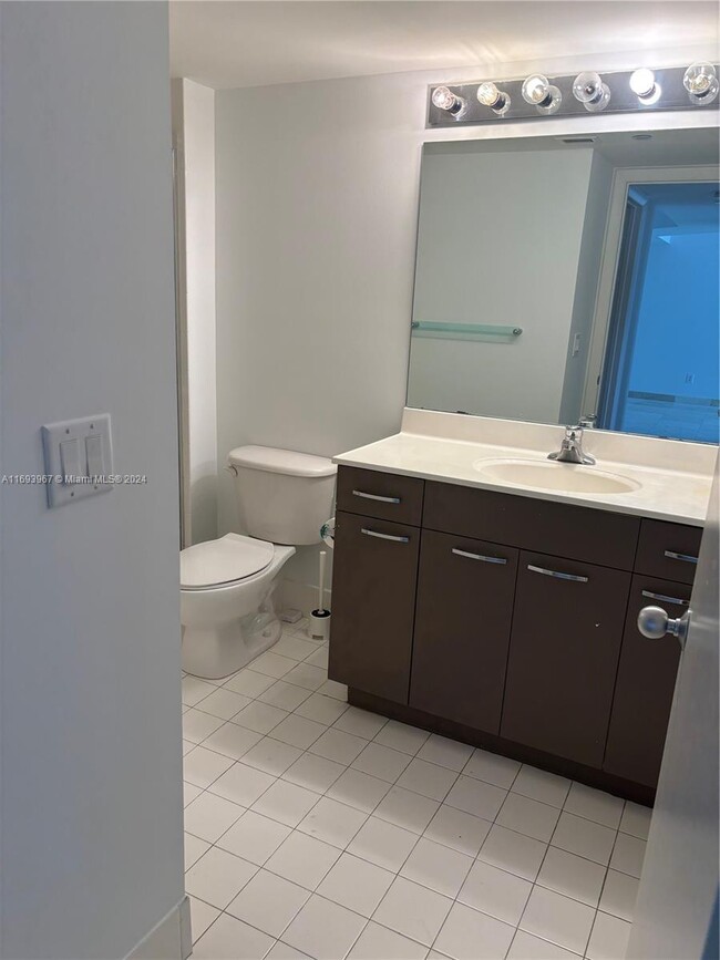 21055 NE 37th Ave, Unit 1707 in Aventura, FL - Building Photo - Building Photo