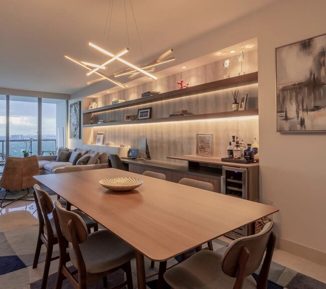 601 NE 36th St, Unit 2604 in Miami, FL - Foto de edificio - Building Photo