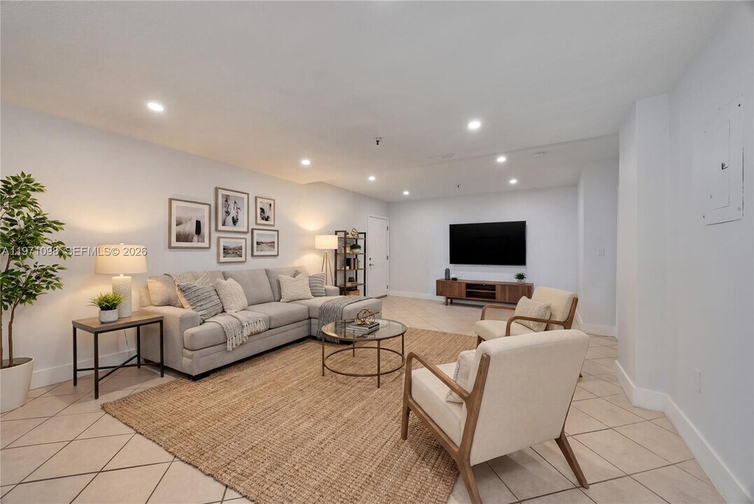 2734 Bird Ave in Miami, FL - Building Photo