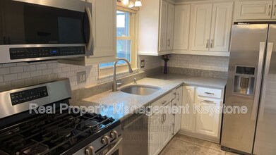 1669 Charlton Heights Rd in Coraopolis, PA - Building Photo - Building Photo
