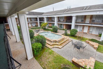 5343 Richmond Ave. in Houston, TX - Foto de edificio - Building Photo