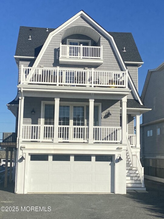 376 Ocean Ave in Sea Bright, NJ - Building Photo