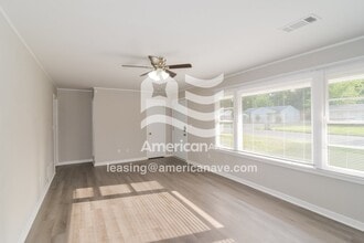 522 Capitol Pkwy Ct in Montgomery, AL - Foto de edificio - Building Photo