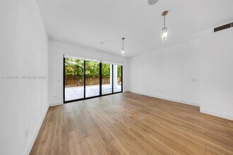 3265 Bird Ave in Miami, FL - Building Photo - Building Photo