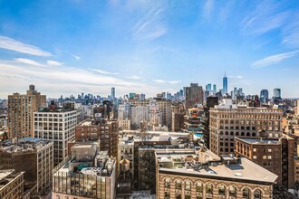 1 Union Sq in New York, NY - Building Photo - Building Photo