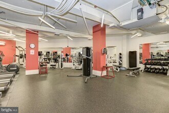 2425 L St NW in Washington, DC - Building Photo - Building Photo
