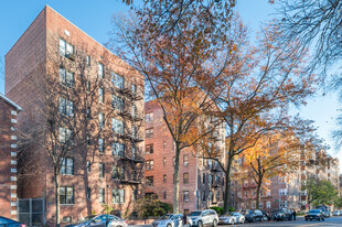2244 Bronx Park E in Bronx, NY - Building Photo
