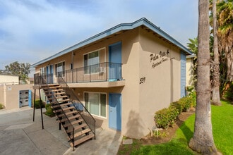Villa Palms in Anaheim, CA - Foto de edificio - Building Photo