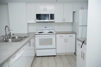 2600 S University Dr, Unit 311 in Davie, FL - Building Photo - Building Photo