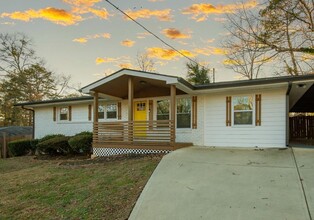 679 Montevista St SW in Atlanta, GA - Foto de edificio - Building Photo