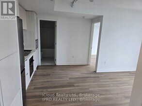 86 Dundas St E in Mississauga, ON - Building Photo - Building Photo